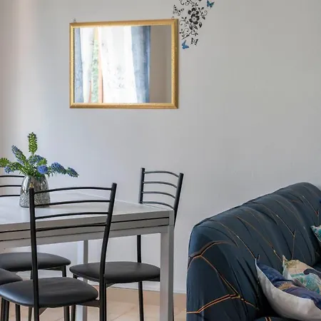 Apartment Welcomely - The Butterfly House