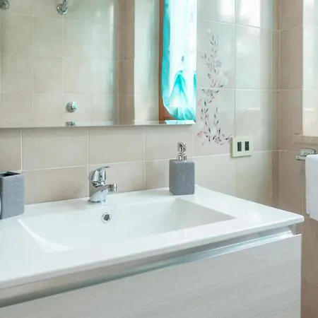 Welcomely - The Butterfly House Apartment *