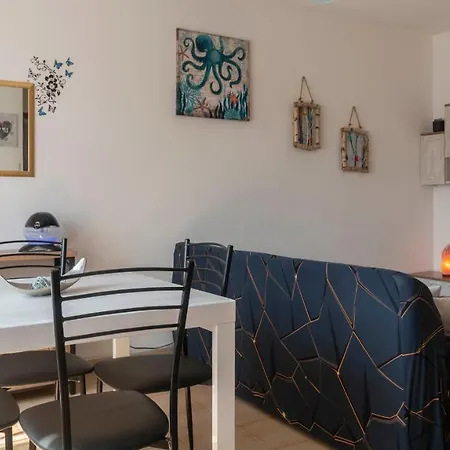 Welcomely - The Butterfly House Apartment